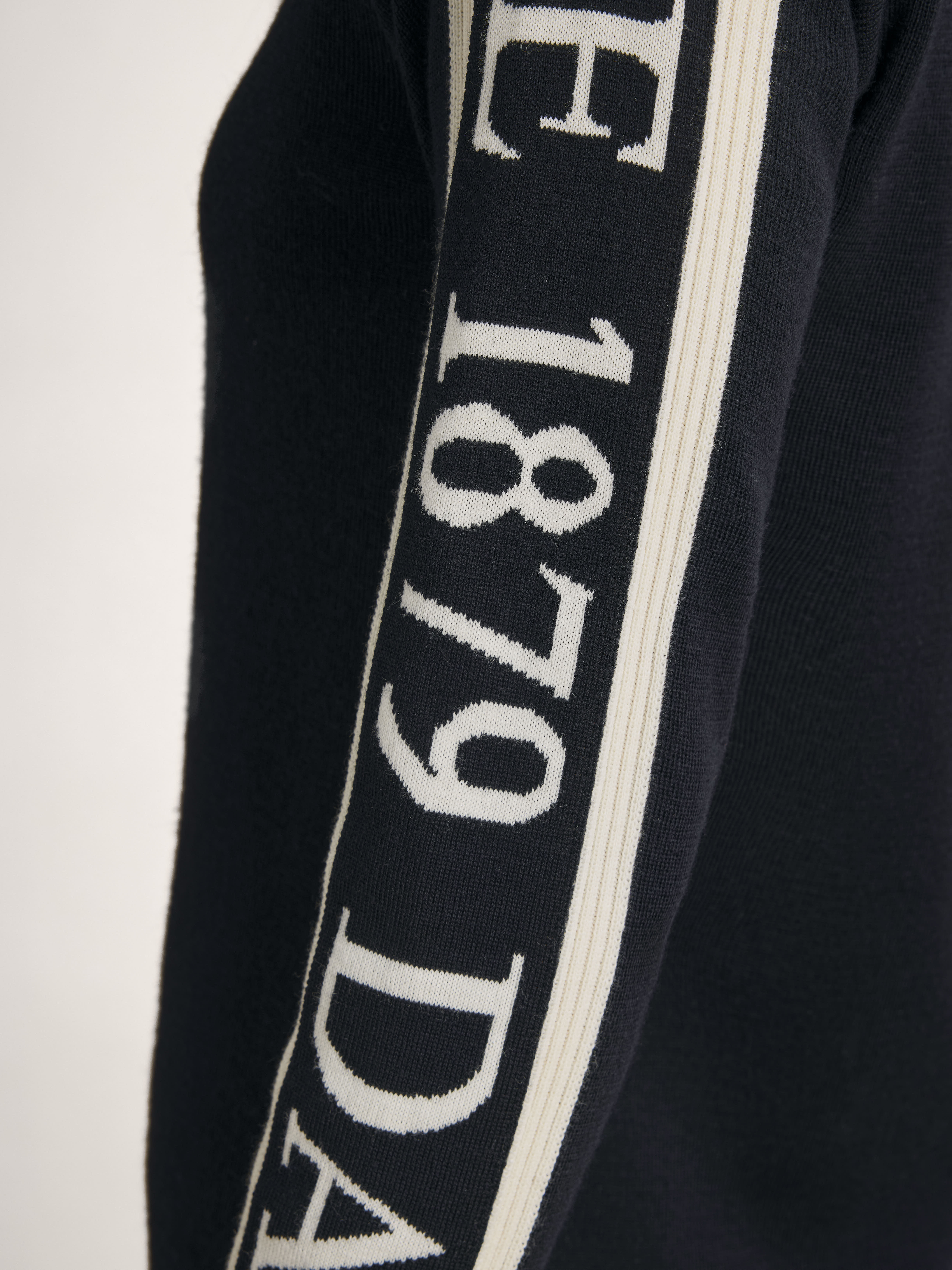 Skarstind 1879 Women's Sweater Black Offwhite