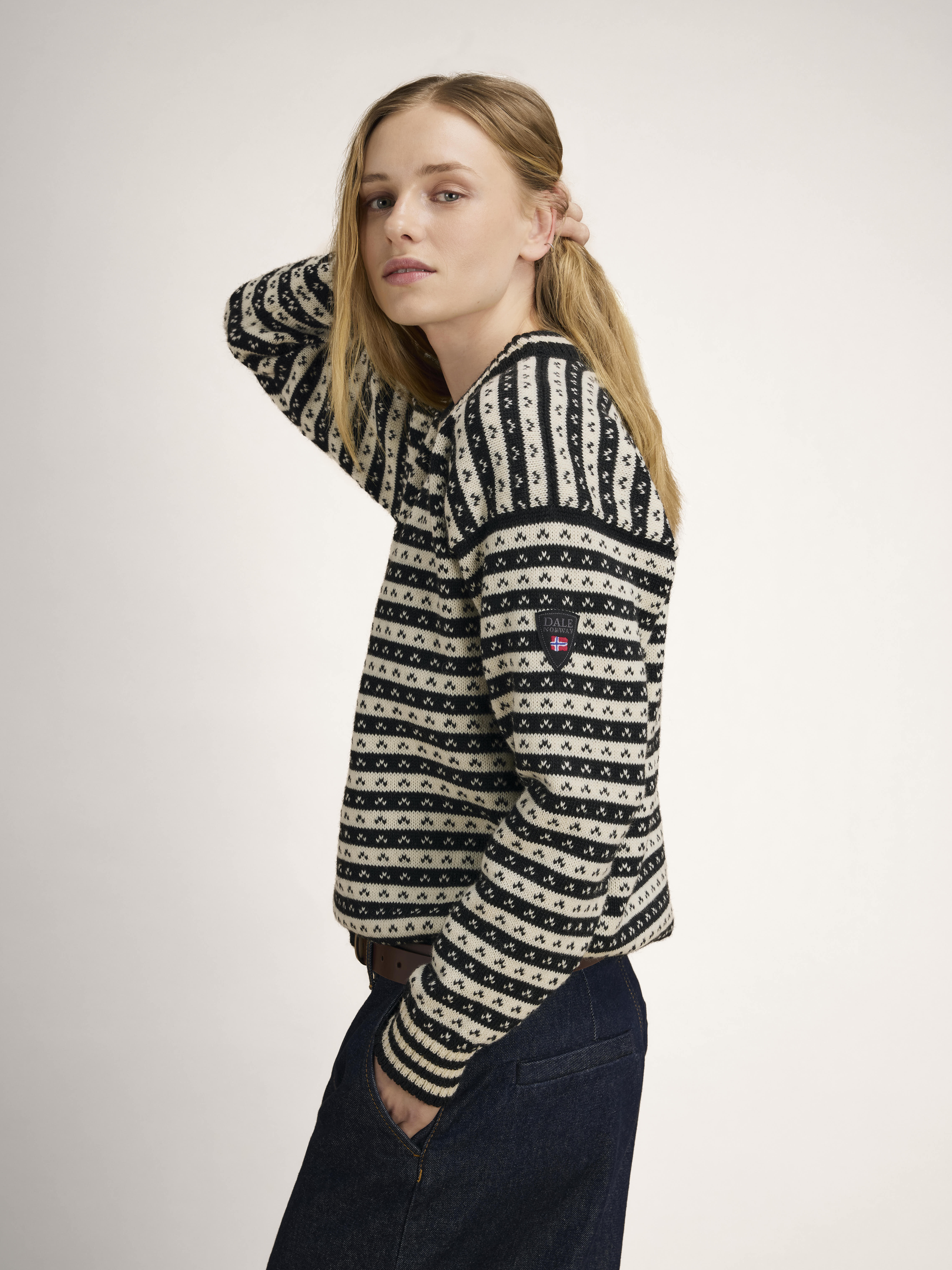 Skipsleia Unisex Sweater Black Offwhite