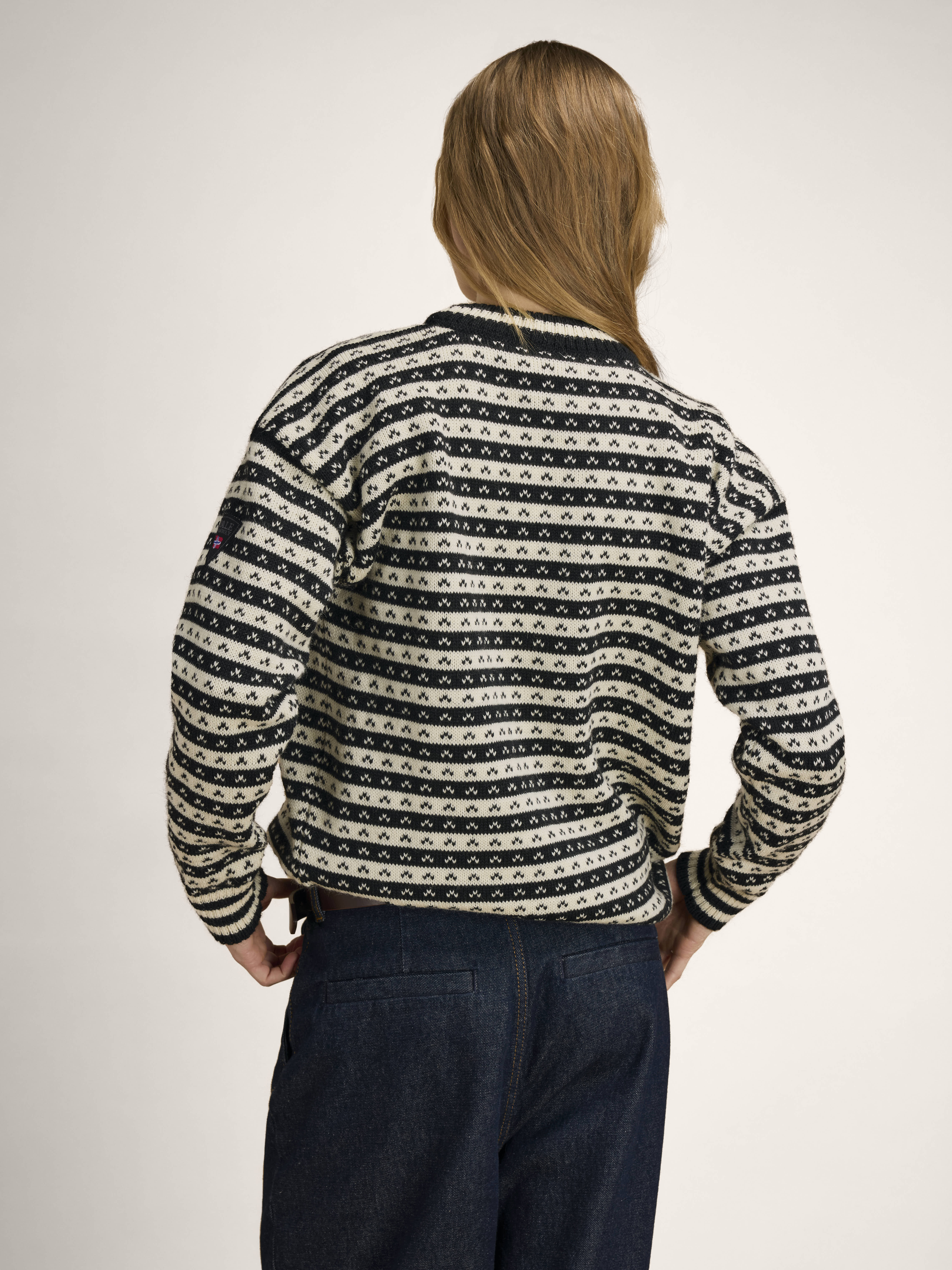 Skipsleia Unisex Sweater Black Offwhite