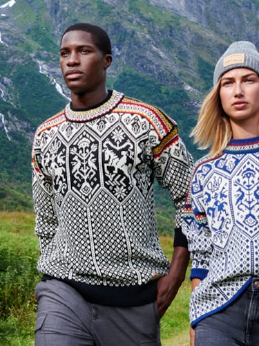 A couple walking in Norwegian nature wearing the 1994 sweater from the Lillehammer Olympics in 1994.